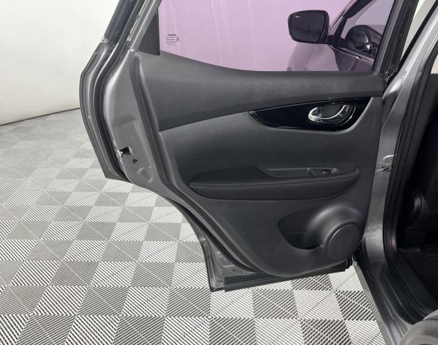 Nissan Qashqai  SE