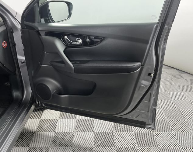 Nissan Qashqai  SE