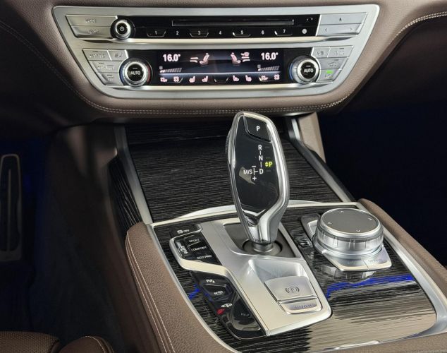 BMW 7 серия  