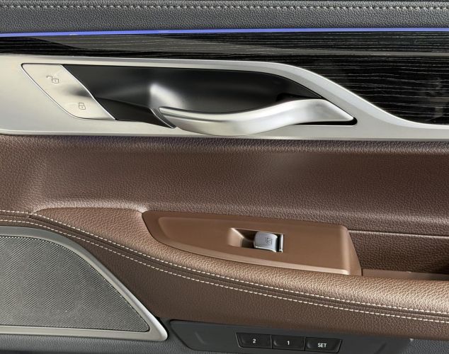 BMW 7 серия  