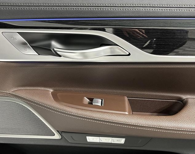 BMW 7 серия  