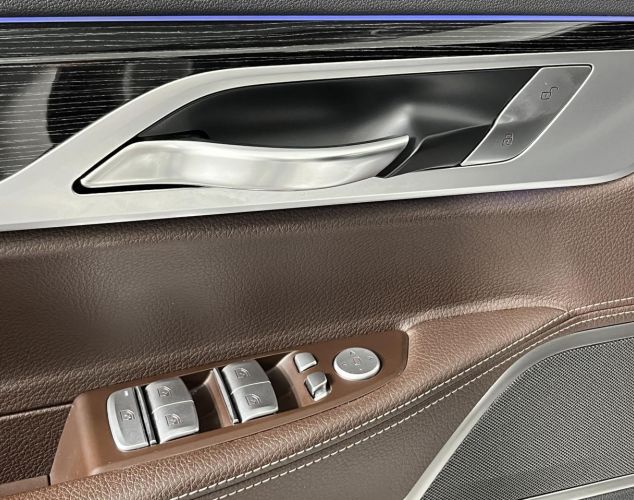 BMW 7 серия  