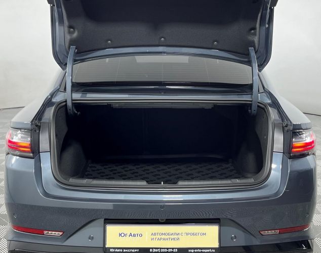 Geely Preface  Flagship