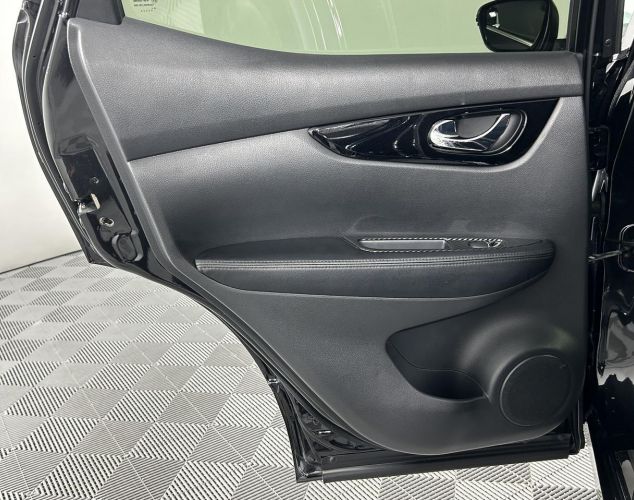 Nissan Qashqai  SE