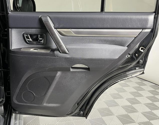 Mitsubishi Pajero  Ultimate