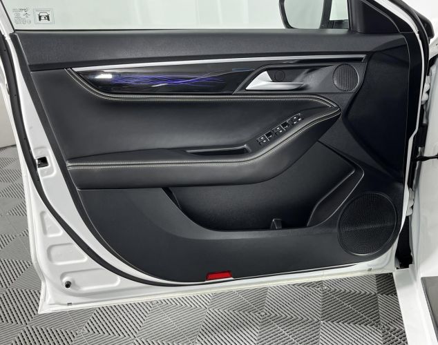 JAC J7  Tech