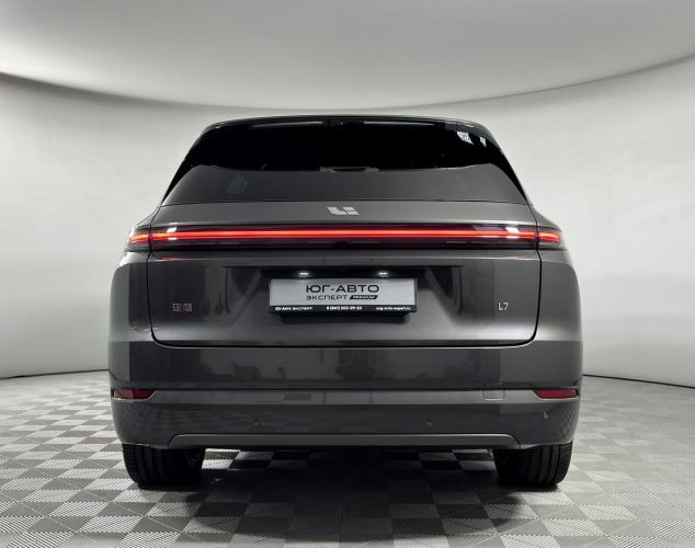 LiXiang (Li Auto) L7  