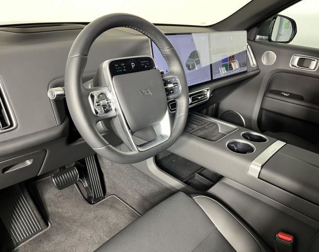 LiXiang (Li Auto) L7  