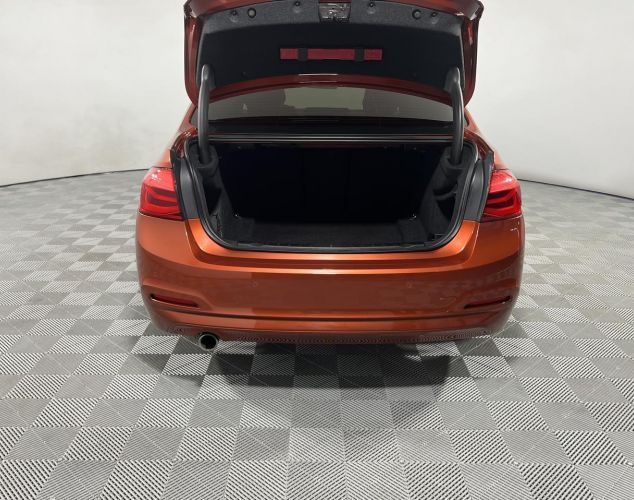 BMW 3 серия  318i Luxury Line