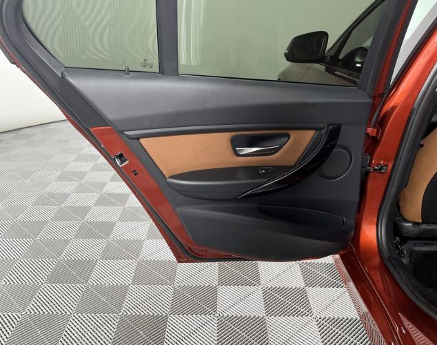 BMW 3 серия  318i Luxury Line