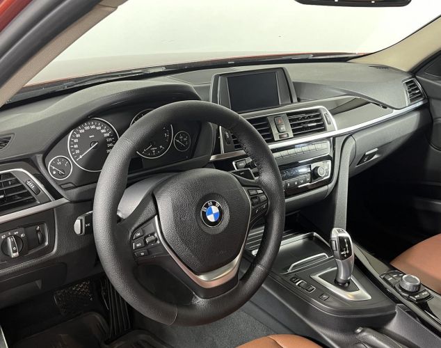 BMW 3 серия  318i Luxury Line