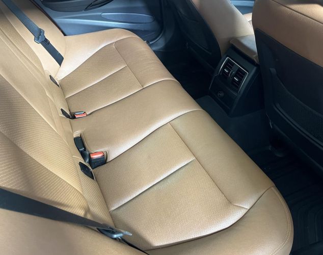 BMW 3 серия  318i Luxury Line