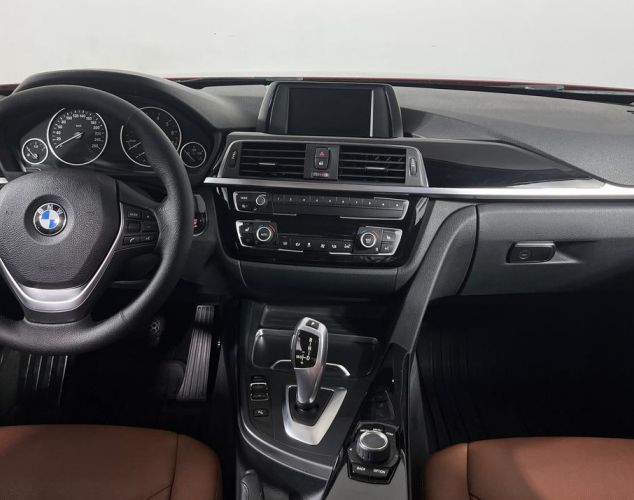 BMW 3 серия  318i Luxury Line
