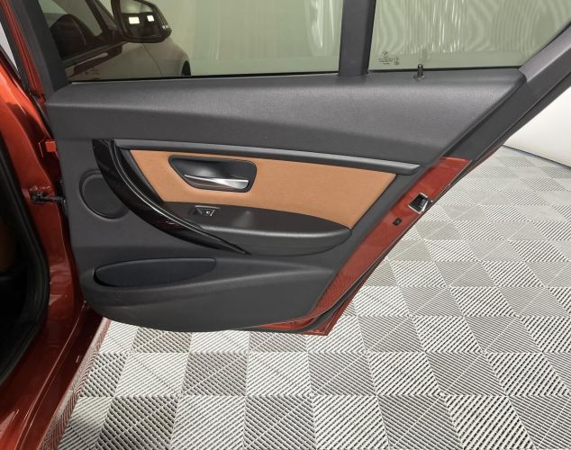BMW 3 серия  318i Luxury Line