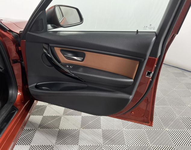 BMW 3 серия  318i Luxury Line