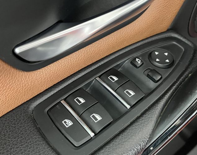 BMW 3 серия  318i Luxury Line