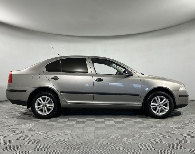 ŠKODA Octavia  Base