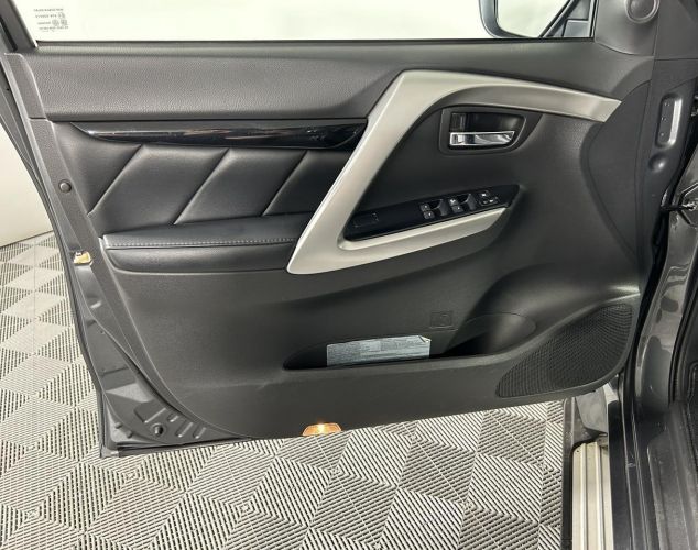 Mitsubishi Pajero Sport  Instyle 
