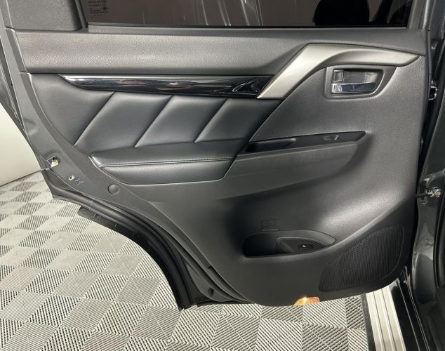 Mitsubishi Pajero Sport  Instyle 