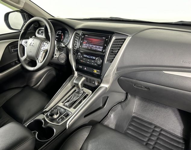 Mitsubishi Pajero Sport  Instyle 