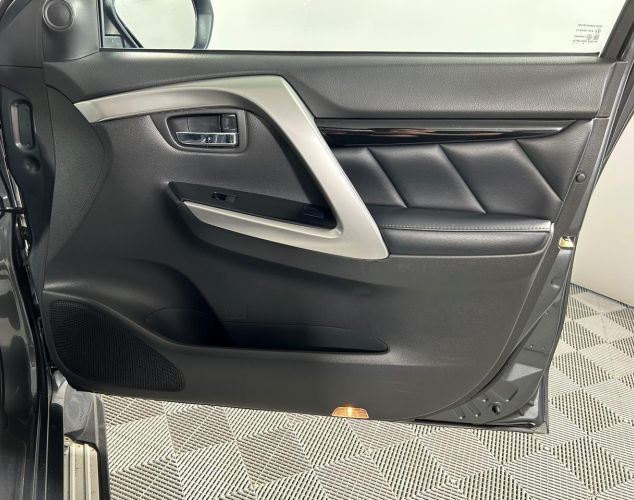 Mitsubishi Pajero Sport  Instyle 