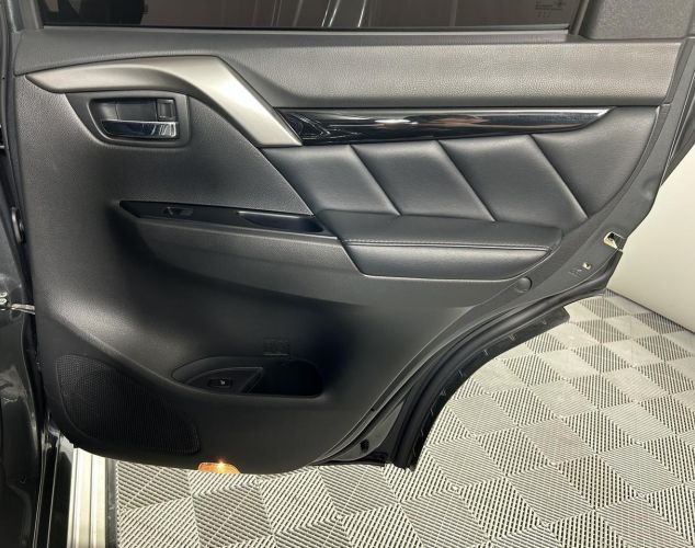 Mitsubishi Pajero Sport  Instyle 