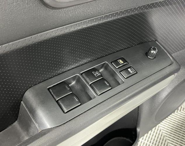 Nissan X-Trail  SE Mid