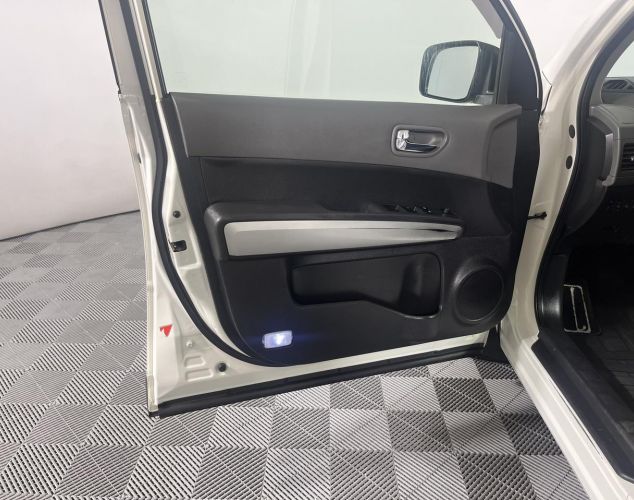 Nissan X-Trail  LE