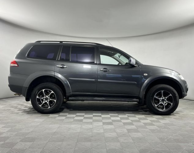 Mitsubishi Pajero Sport  Instyle