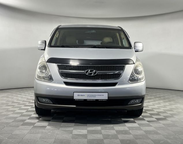 Hyundai Grand Starex  Base