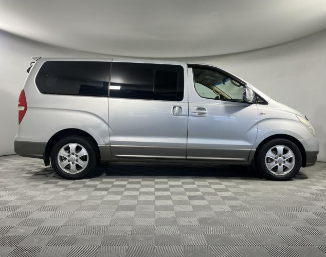 Hyundai Grand Starex  Base