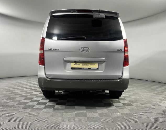 Hyundai Grand Starex  Base