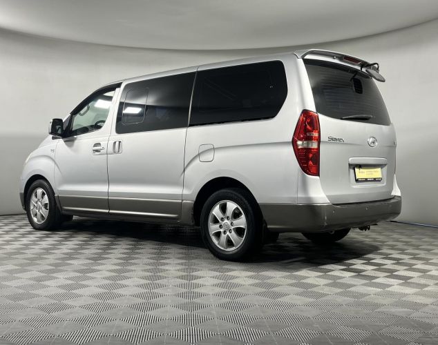 Hyundai Grand Starex  Base