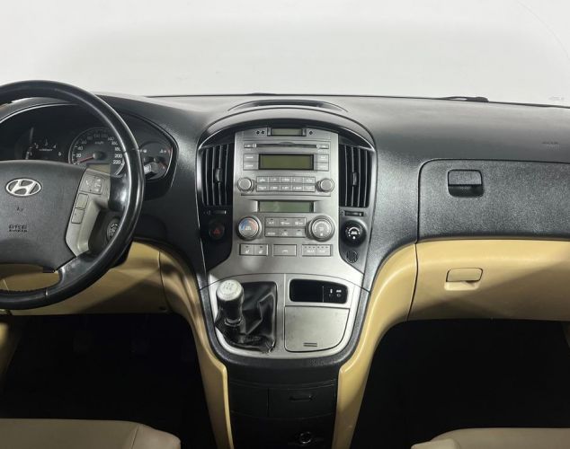 Hyundai Grand Starex  Base