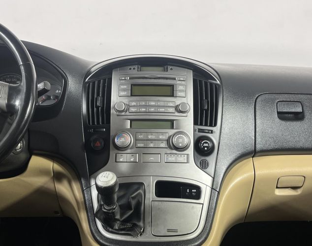 Hyundai Grand Starex  Base