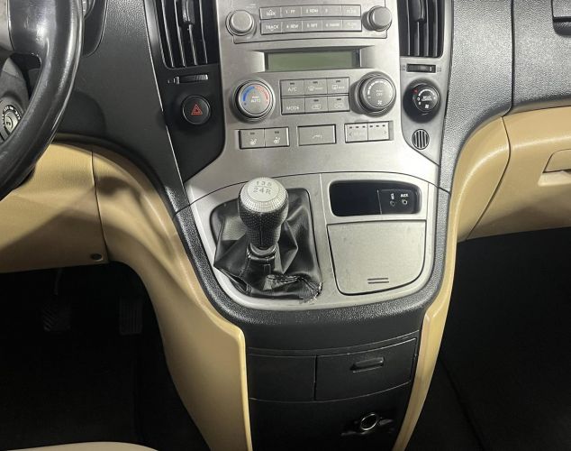 Hyundai Grand Starex  Base