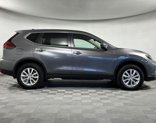Nissan X-Trail  SE