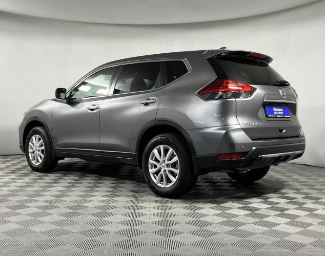 Nissan X-Trail  SE