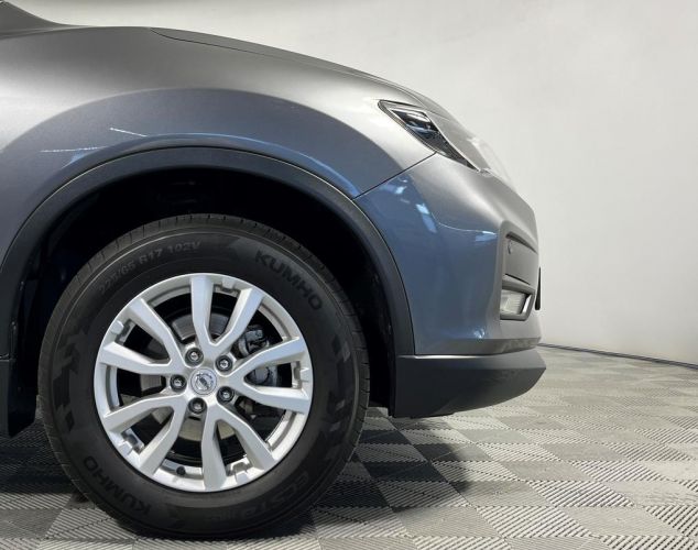 Nissan X-Trail  SE