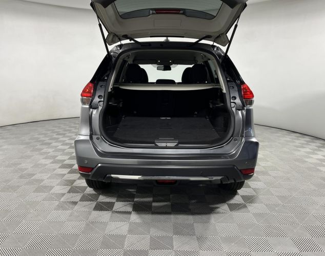 Nissan X-Trail  SE