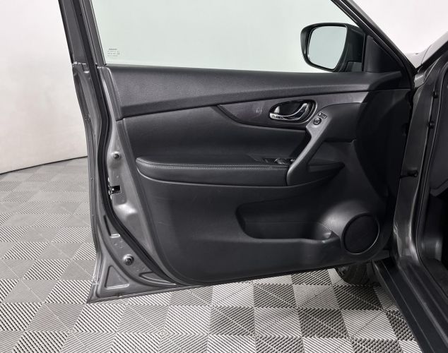 Nissan X-Trail  SE