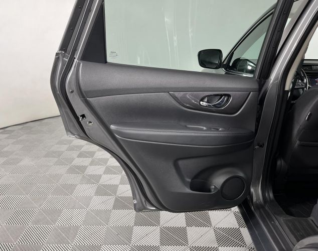 Nissan X-Trail  SE