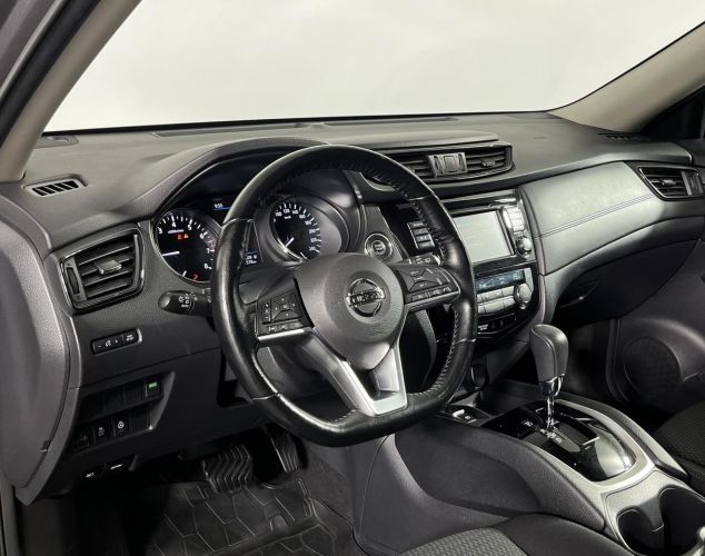 Nissan X-Trail  SE