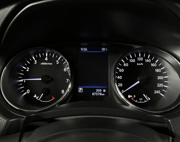 Nissan X-Trail  SE