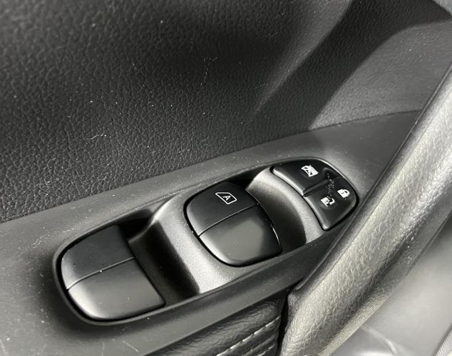 Nissan X-Trail  SE