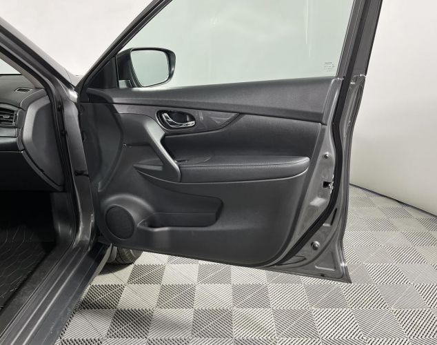 Nissan X-Trail  SE