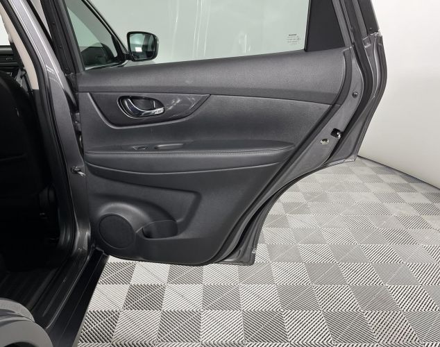 Nissan X-Trail  SE