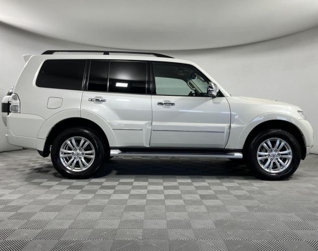 Mitsubishi Pajero  Mid