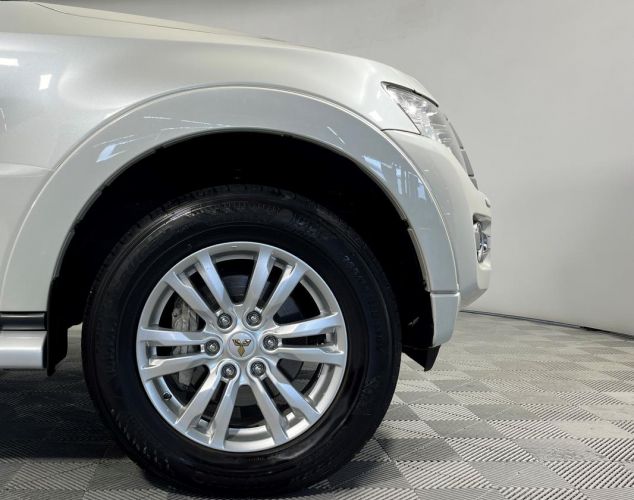 Mitsubishi Pajero  Mid