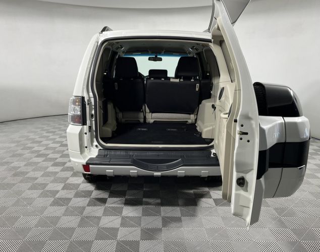 Mitsubishi Pajero  Mid